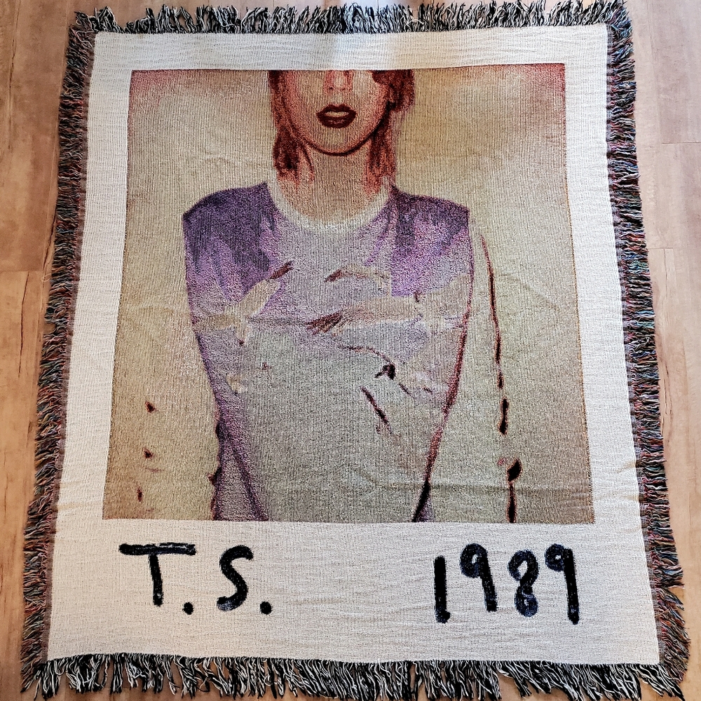 Taylor Swift - 1989 Woven Throw Blanket Afghan Collectible